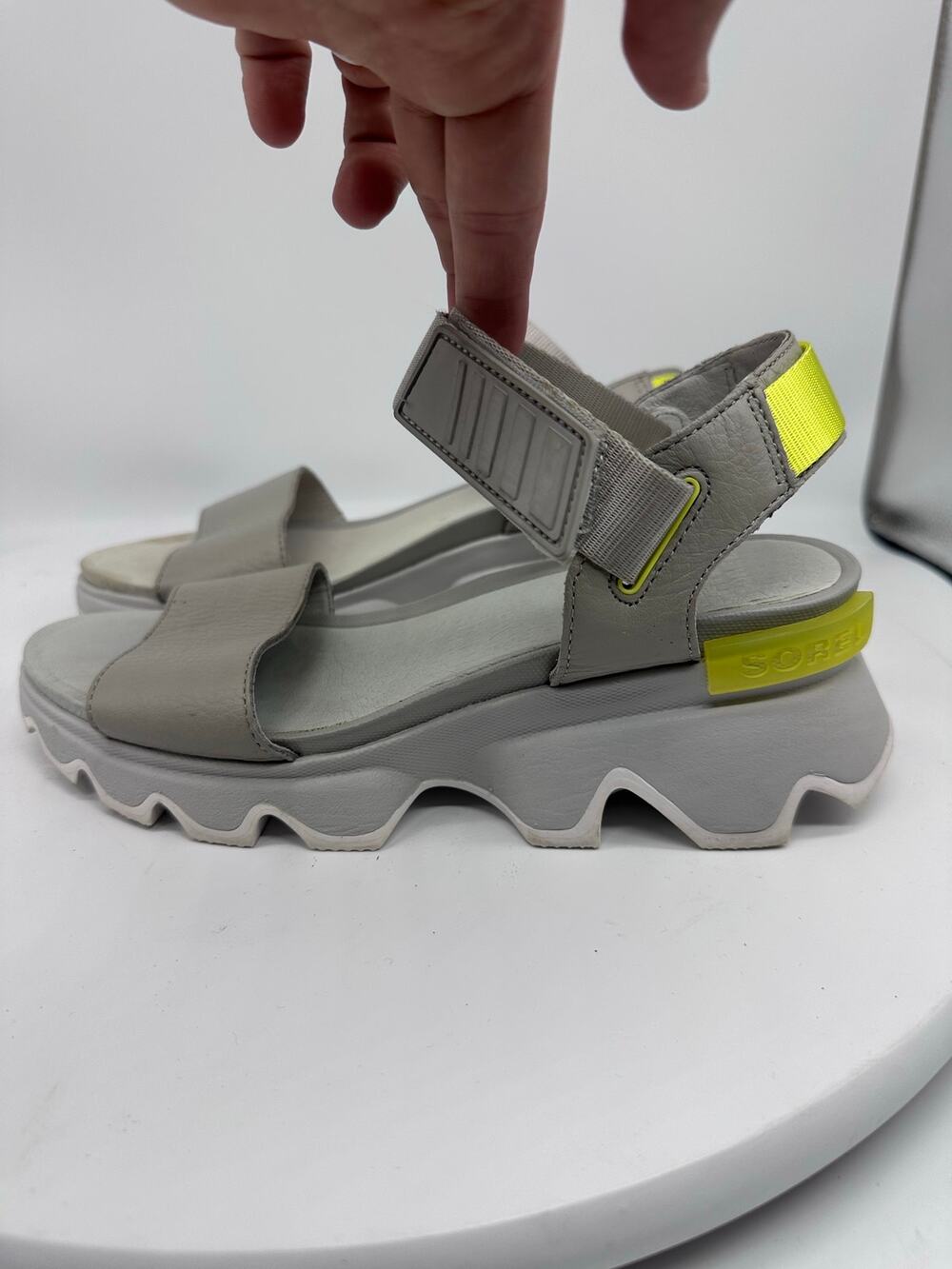 Sorel Kinetic Gray and Neon Yellow Adjustable Strap Sandals Womens Size 8